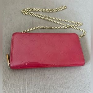 EUC Louis Vuitton Pink vernis zip around wallet